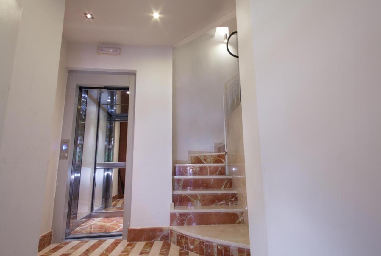 Apartamento Puerta Del Arenal - Kainga Homes Sevilla Exterior foto